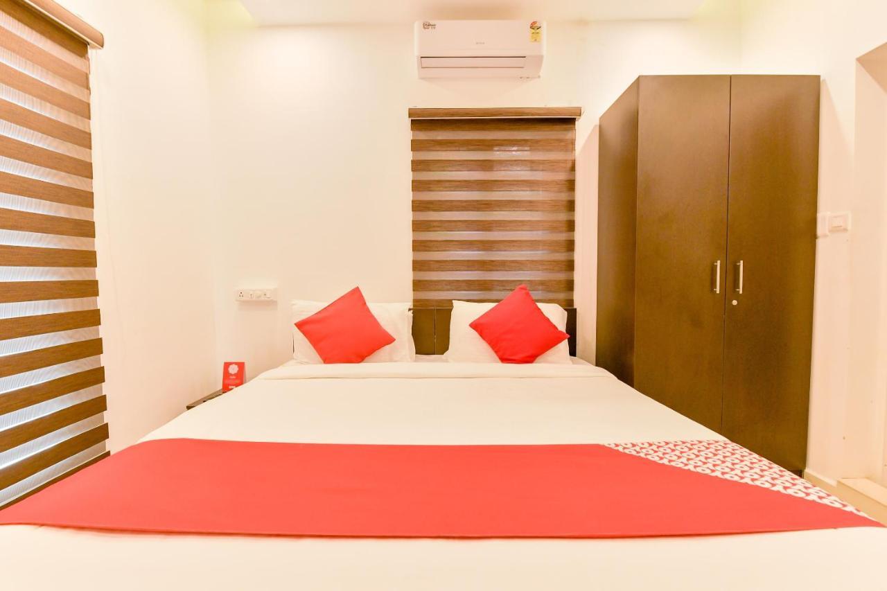 Vaccinated Staff - Oyo 15973 F Square Otel Kochi Dış mekan fotoğraf
