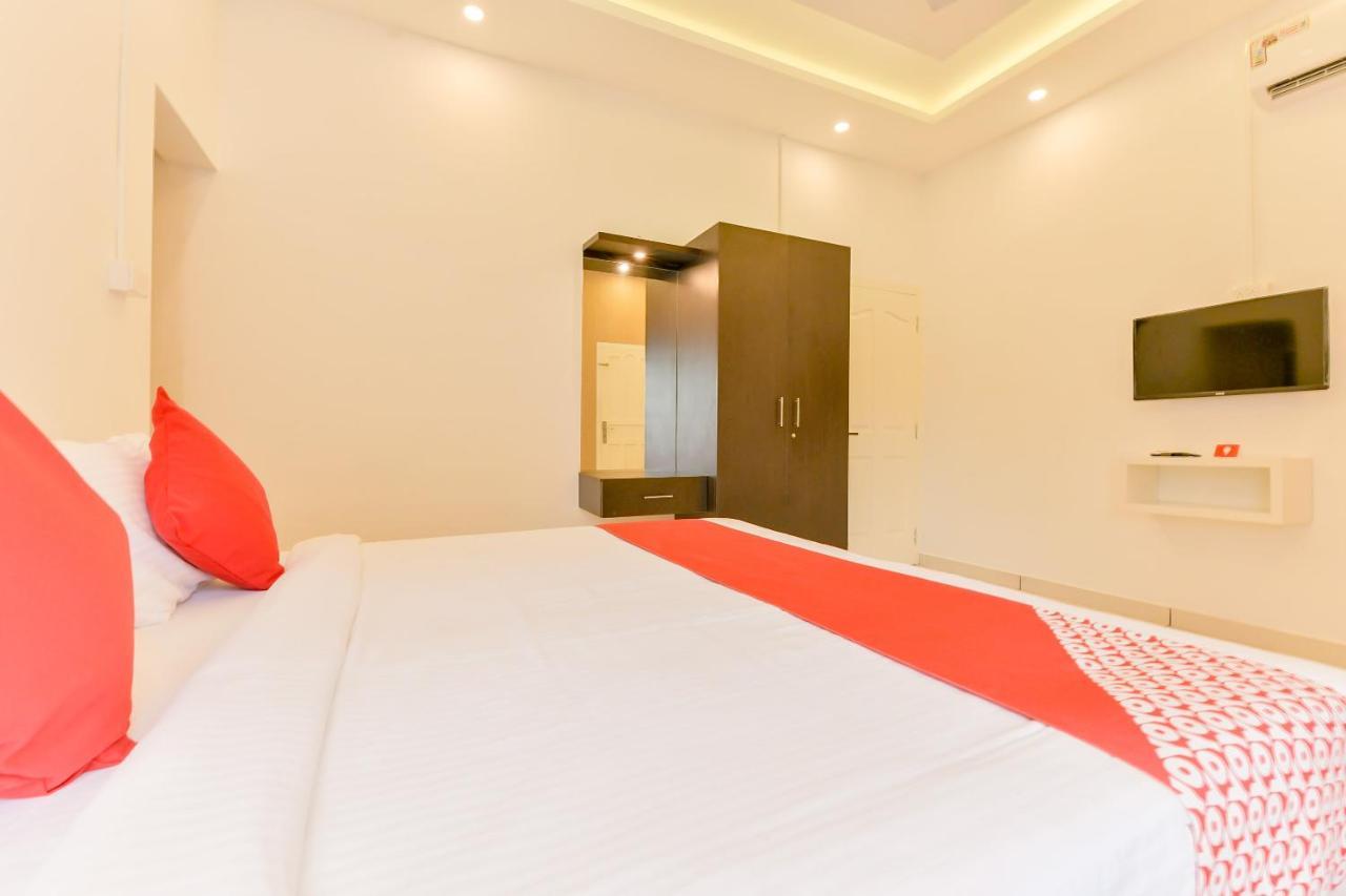 Vaccinated Staff - Oyo 15973 F Square Otel Kochi Dış mekan fotoğraf